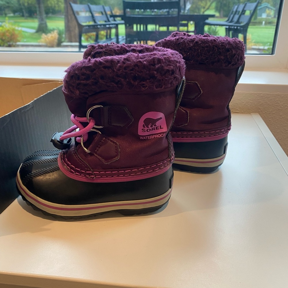 Sorel | Kids Rain & Snow Boots - Purple and Black - Picture 3 of 7